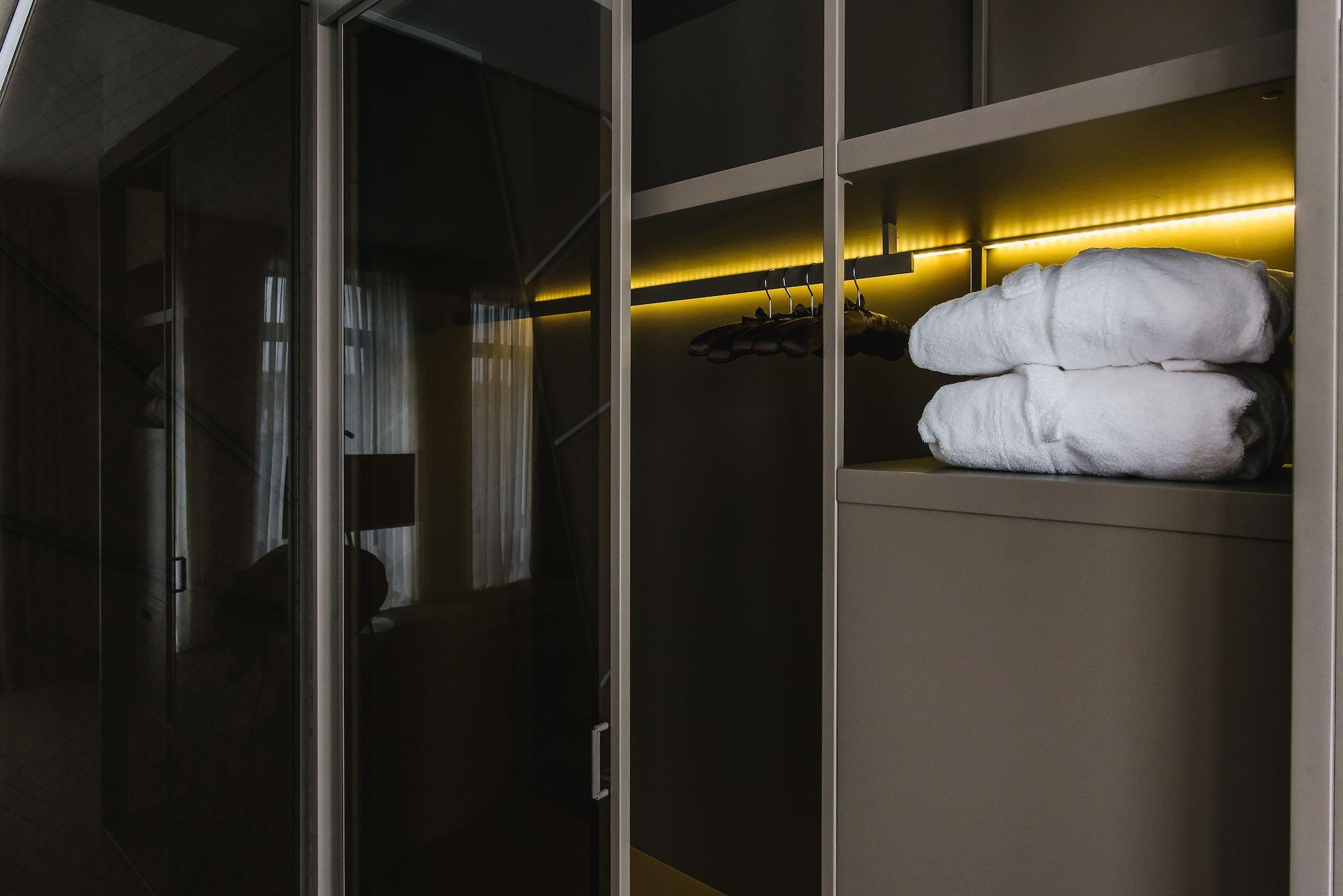 Noble Boutique Hotel Lutsk Exterior photo