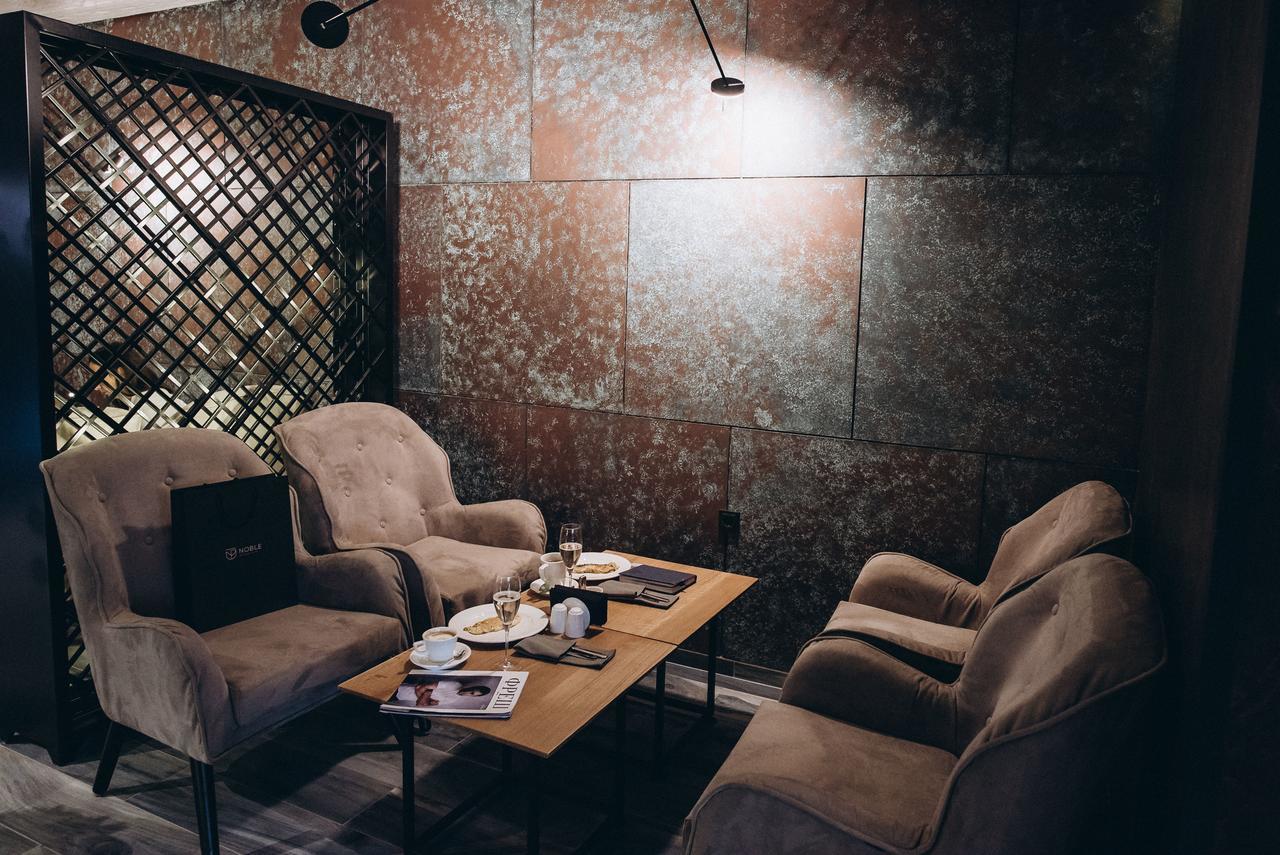 Noble Boutique Hotel Lutsk Exterior photo